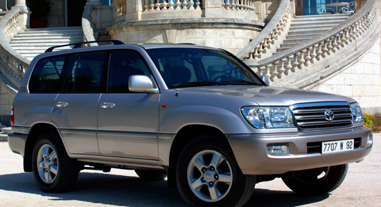 Подробное рассмотрение Toyota Land Cruiser 100 с фотографиями Toyota Land Cruiser 100 на IronHorse.ru ©