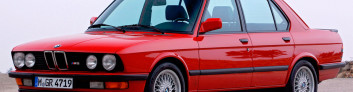 Подробное рассмотрение BMW M5 (E28) с фотографиями BMW M5 (E28) на IronHorse.ru ©