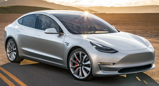 Подробное рассмотрение Tesla Model 3 с фотографиями Tesla Model 3 на IronHorse.ru ©