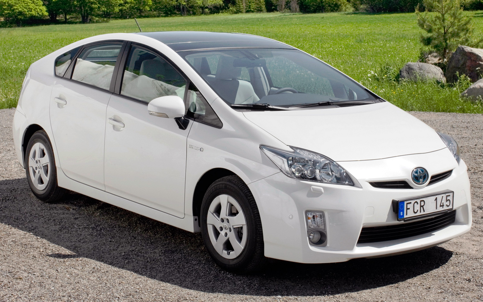 Toyota Prius 3 (20092015) характеристики и цена