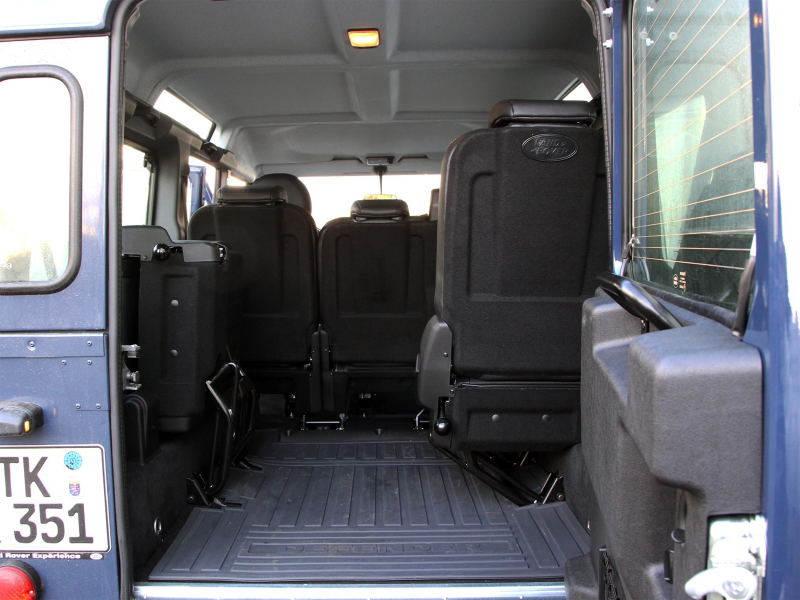 Land Rover Defender 110 (1983-2019) характеристики и цены, фотографии и ...